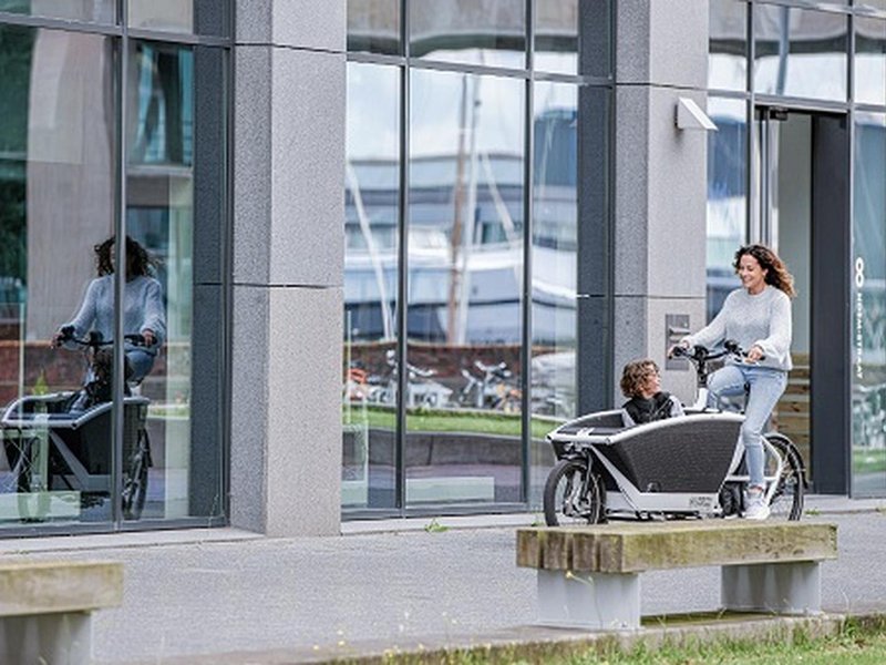 ASML krijgt grootste zakelijke e-bike hub in Nederland geopend door Hely